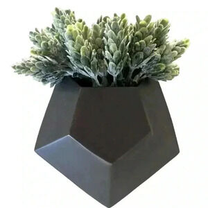 Wall metal decor with faux pineapple grass